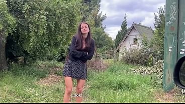 Un amante di colore scopa la moglie mentre il marito è lì vicino  | Film Porno