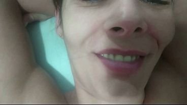 INSEGNANTE CHE PRENDE LA VERGINITÀ A UN ALLIEVO PRINCIPIANTE, LA PORCA GEME E SI FA RIEMPIRE LA FICA CON UN'ENORME QUANTITÀ DI SPERMA  | Film Porno