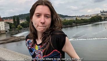 L'incontro per strada con una studentessa polacca si conclude con un'enorme sborrata sul suo corpo minuto  | Film Porno